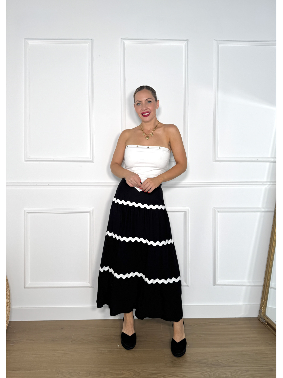 Falda midi de vuelo adornada con tira de ondulina, ideal para tus look