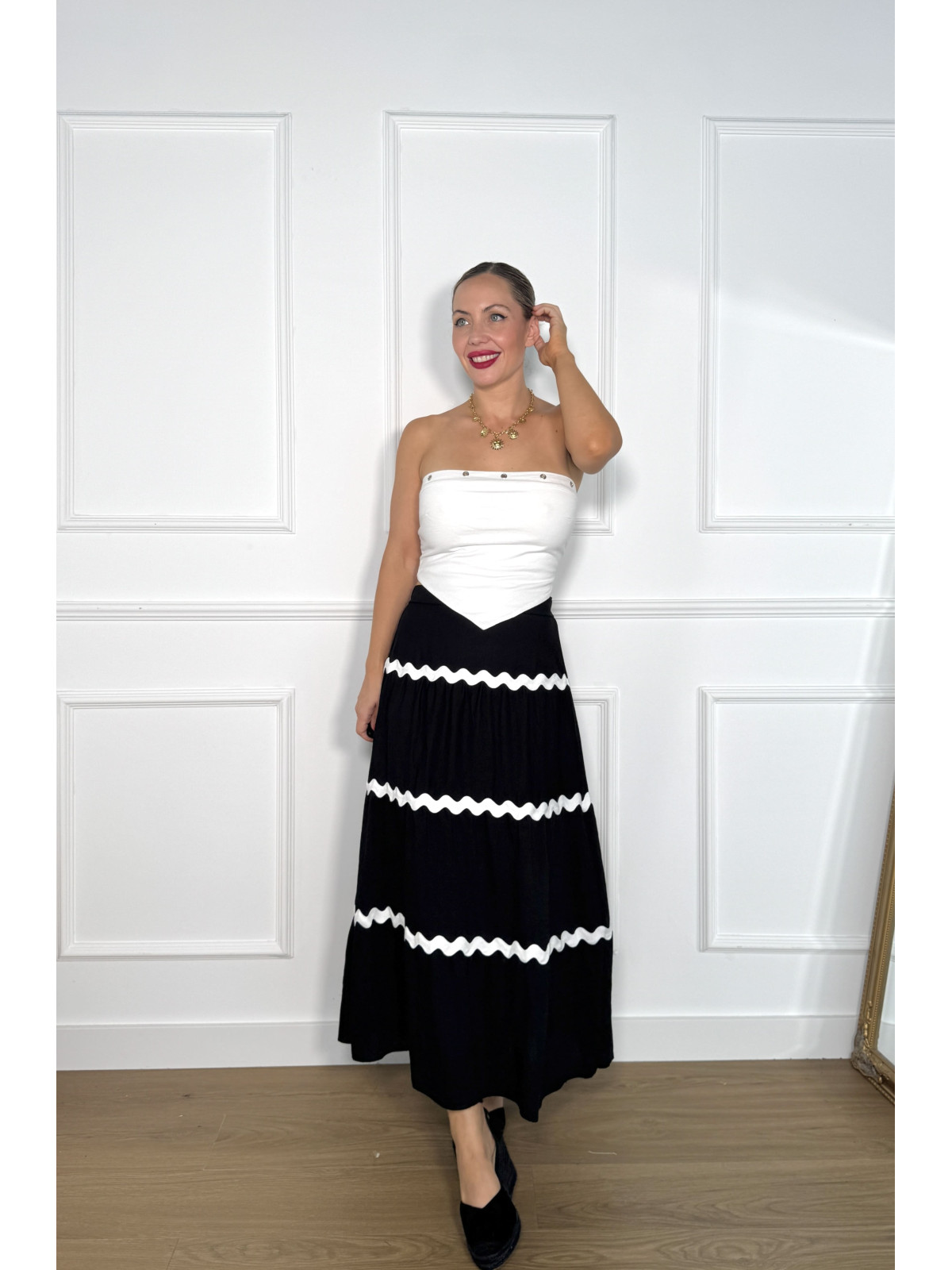 Falda midi de vuelo adornada con tira de ondulina, ideal para tus look