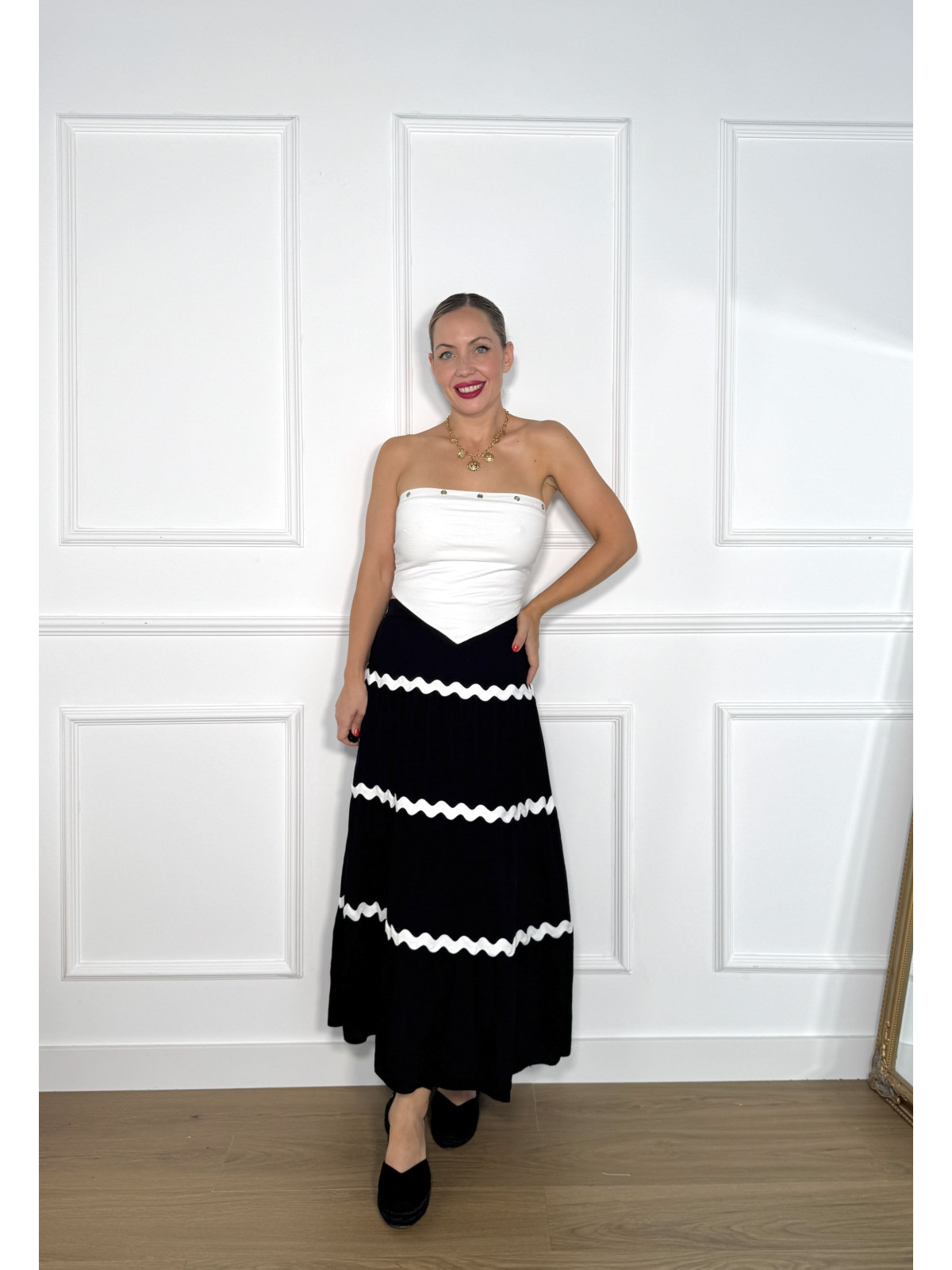 Falda midi de vuelo adornada con tira de ondulina, ideal para tus look