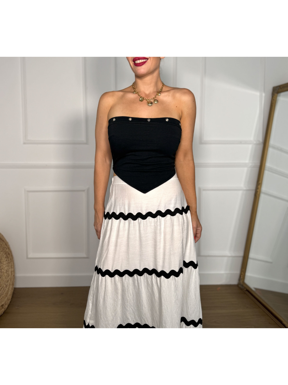 Falda midi de vuelo adornada con tira de ondulina.