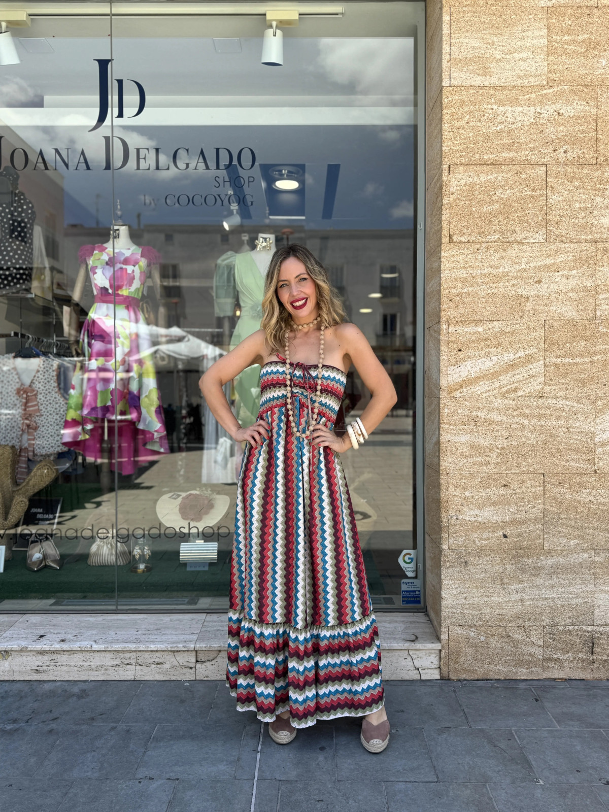 Vestido de palabra de honor largo de colores  ideal para un look de ve