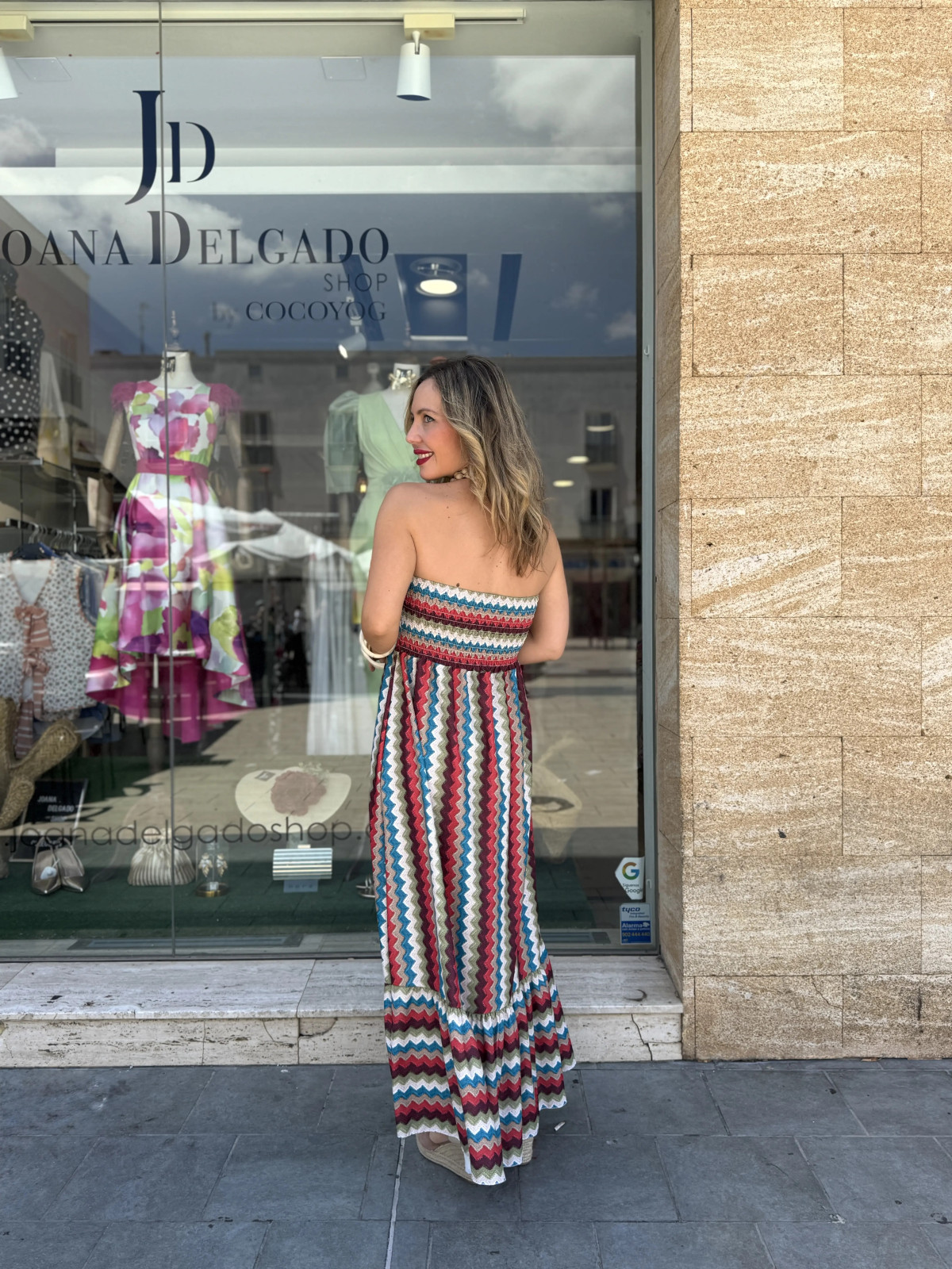 Vestido de palabra de honor largo de colores  ideal para un look de ve