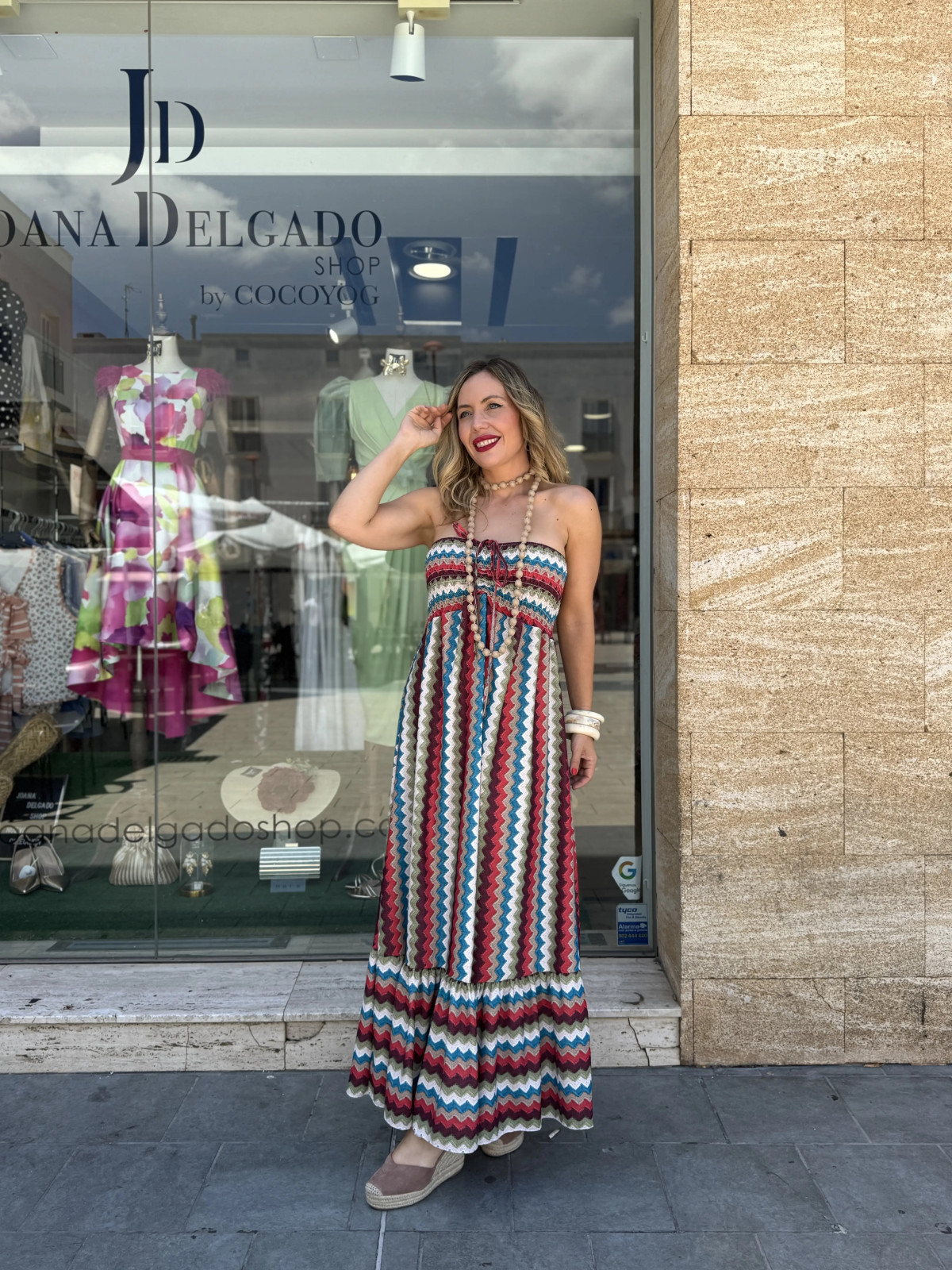 Vestido de palabra de honor largo de colores  ideal para un look de ve