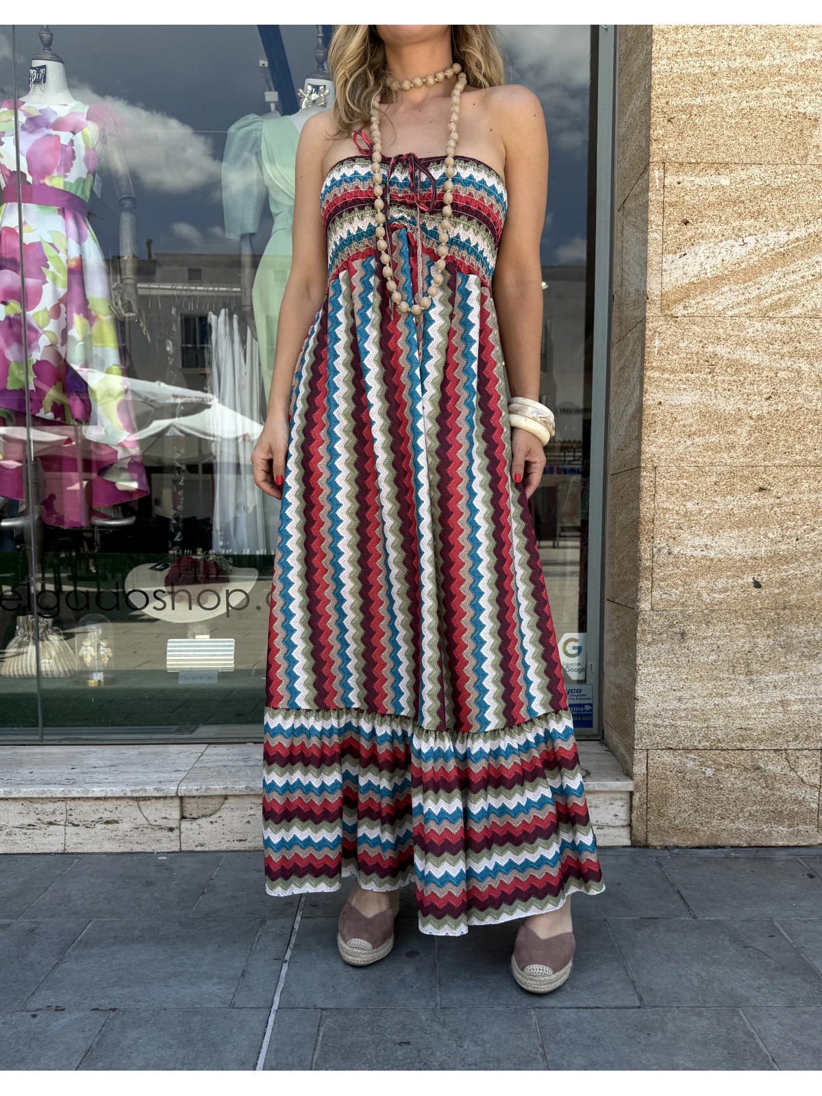 Vestido de palabra de honor largo de colores  ideal para un look de ve