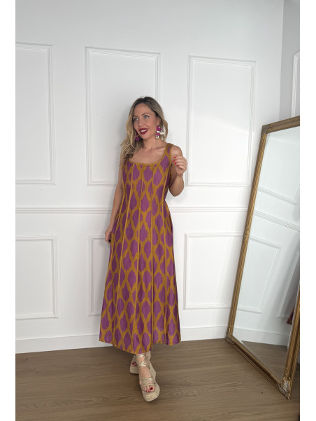 Vestido en tirantes anchos con estampado de manchas muy original.