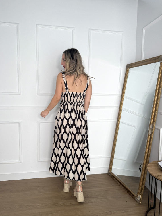 Vestido en tirantes anchos con estampado de manchas muy original. Vestido en tirantes anchos con estampado de manchas muy original.