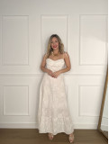 Vestido blanco perforado de largo midi, ideal para tus looks de verano Vestido blanco perforado de largo midi, ideal para tus looks de verano