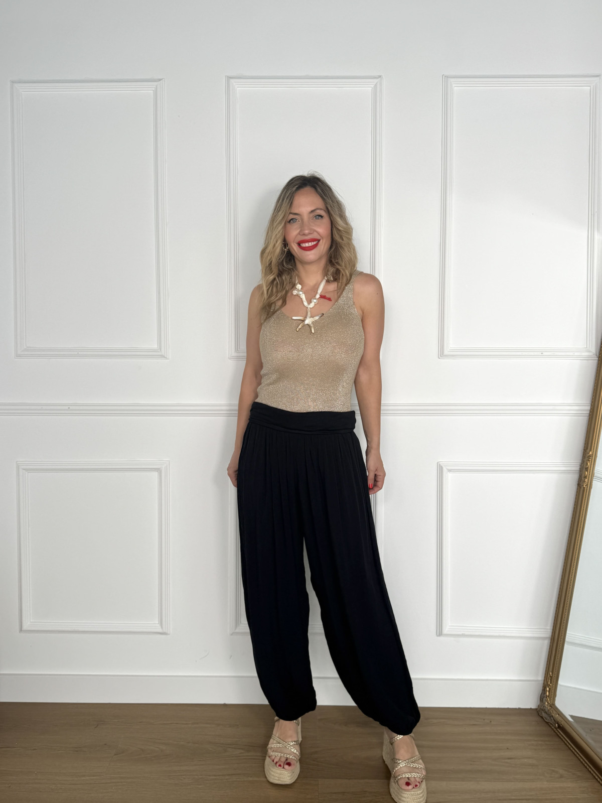 Pantalón bombacho color negro, perfecto para ir cómoda y con estilo.