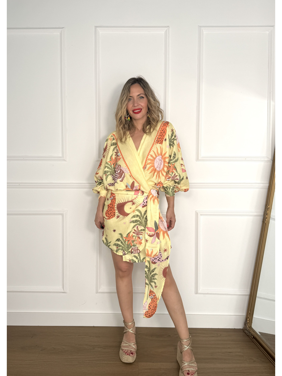 Vestido corto estampado tipo kimono, ideal para tus looks de verano.