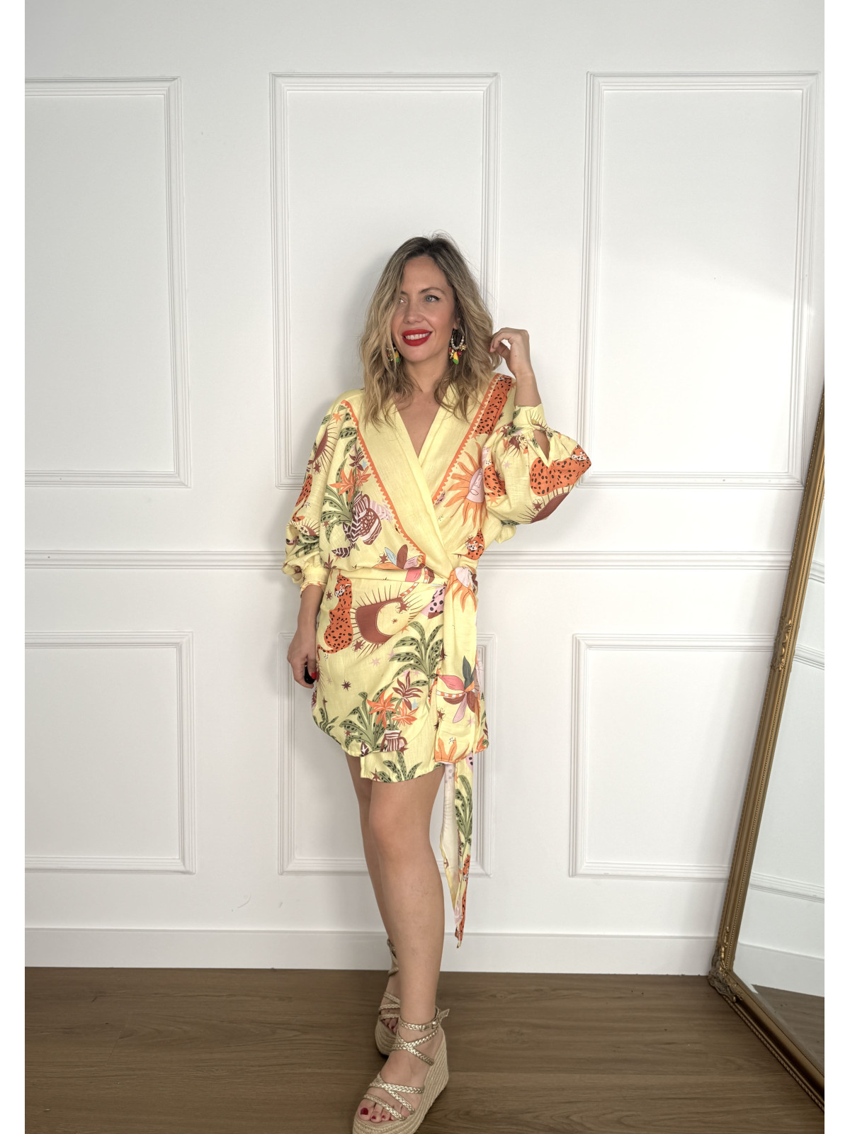 Vestido corto estampado tipo kimono, ideal para tus looks de verano.